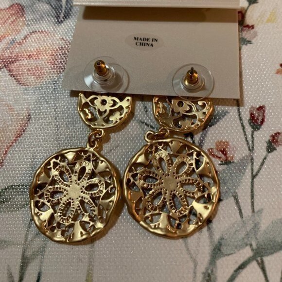 Dune & Willow Floral Hammered Double Disc Earrings - Picture 4 of 4